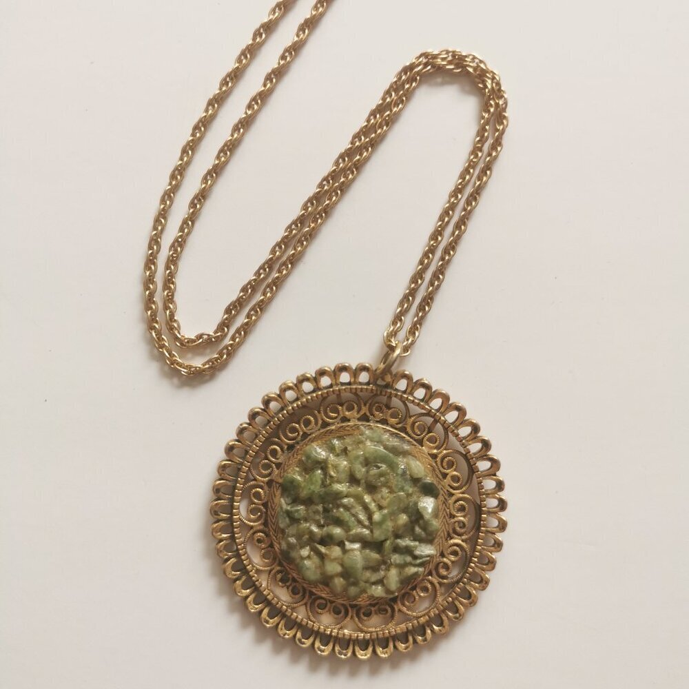 Faux Jade Stone Gold Tone Medallion Pendant Necklace Vintage Chunky Sun Circle